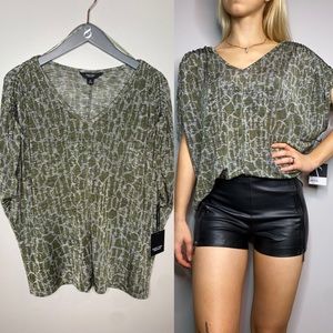 NWT Simply Vera By Vera Wang Leopard Top.